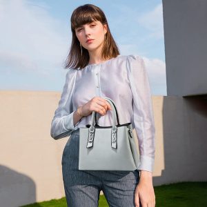Light gray stiff handbag